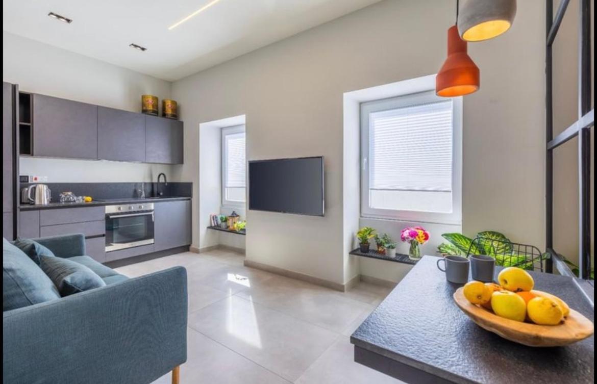 New - Designer Finished 1 Bedroom Apartment A 5 Minutes Ferry Away From Valletta Mosta Esterno foto